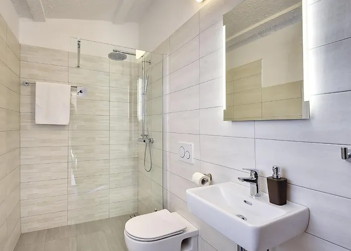 In With Private Pool & Bbq