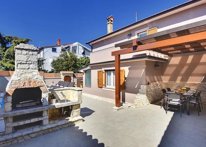 In With Private Pool & Bbq Holiday home