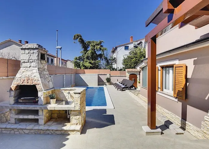 In With Private Pool & Bbq Pula