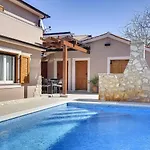 In With Private Pool & Bbq Feriehus