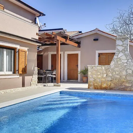 In With Private Pool & Bbq Tatil Evi