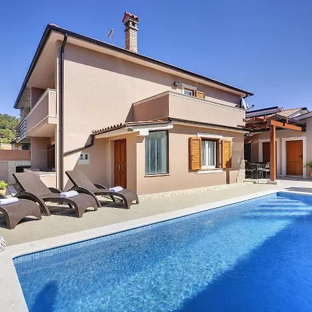 In With Private Pool & Bbq Tatil Evi Pula