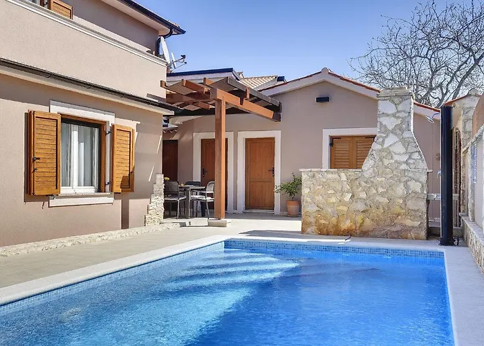 In With Private Pool & Bbq Hébergement de vacances