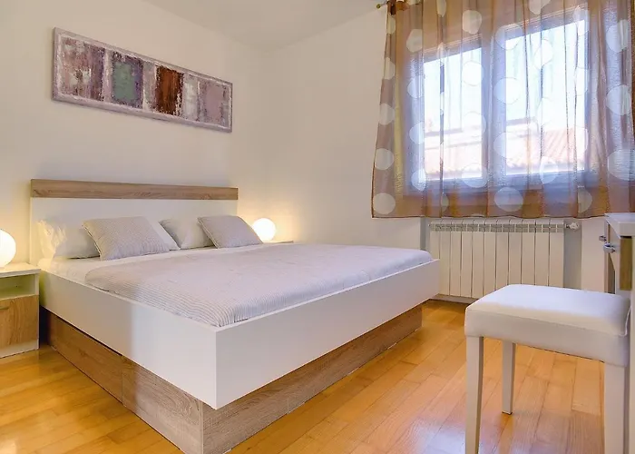 In With Private Pool & Bbq Hébergement de vacances *