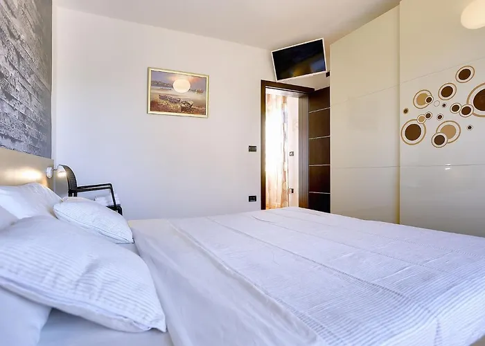 In With Private Pool & Bbq