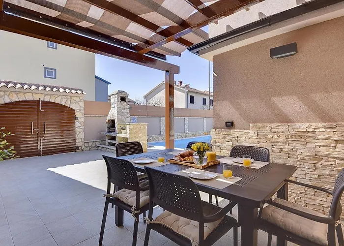 Hébergement de vacances In With Private Pool & Bbq *