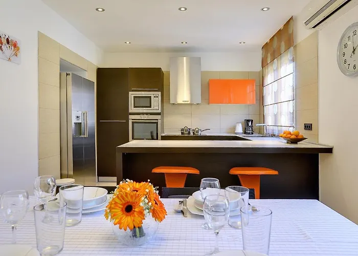 In With Private Pool & Bbq